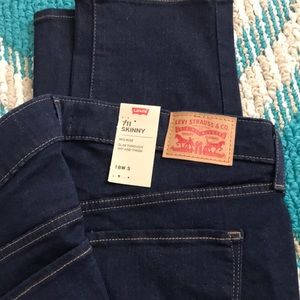 Levis 711 Women’s skinny jeans